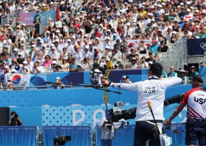 "팀코리아 단복 입고 나라 망신" 양궁 경기장 비매너 관중 논란 