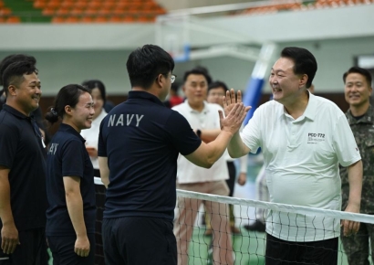 尹, 진해서 이틀간 해군 장병들과 휴가…"국가안보-경제는 연결"