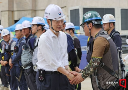 [포토] 건설현장 근로자 격려하는 한덕수 총리