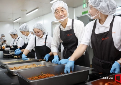 [포토] 도시락 만드는 한덕수 총리
