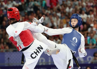 태권도 김유진, 세계 톱5 세 명 내리 꺾고 銀 확보(종합)[파리올림픽]