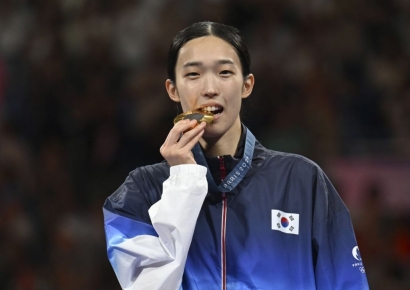 '랭킹 24위' 김유진, 세계 최강 연달아 꺾고 16년만 금메달(종합)[파리올림픽]