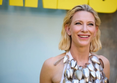 "친환경? 기괴한데?"…숟가락 102개 주렁주렁 여배우 의상 화제