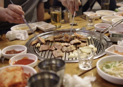 10만원으로 서울은 삼겹살 5인분…이곳은 7인분 먹는다