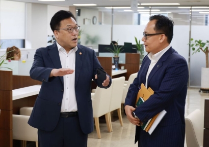 김병환 금융위원장, 티메프 피해업체 유동성지원 현장점검