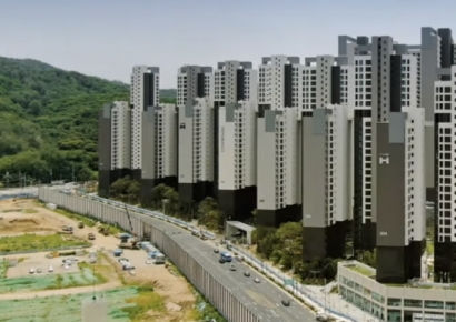 [기자수첩]진화하는 커뮤니티, 가로막힌 공공보행통로