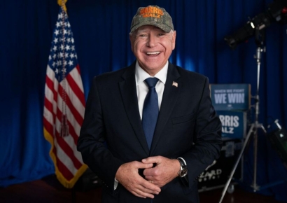 '애착모자'부터 '맥주캔 쿨러'까지…굿즈 판매로도 경쟁하는 미국 대선