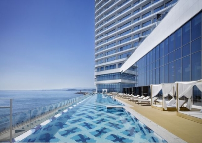 강원도 특급호텔 수영장 입장료 1인당 8만원 "너무 비싸다"