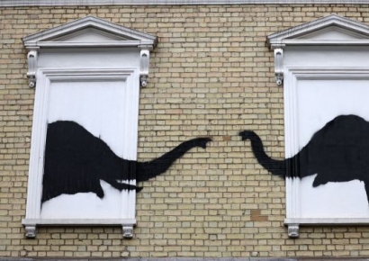 '올림픽 옆동네' 런던에 고양이, 원숭이, 늑대 벽화…뱅크시 "내가 그려"