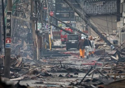 "생수·휴지·즉석식품까지 싹 다 팔렸다"…대지진 공포에 휩싸인 日