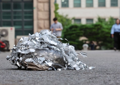 북한, 쓰레기풍선 240여개 살포…10여개만 넘어와