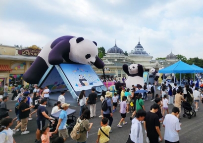 "접히는 모습, 판다와 닮았죠?" 에버랜드 갤럭시 체험존 15만명 돌파 