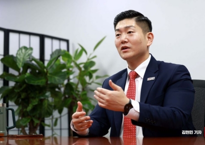 30대 남성 국회의원의 출산휴가 "세상 보는 눈 달라졌다"[K인구전략]