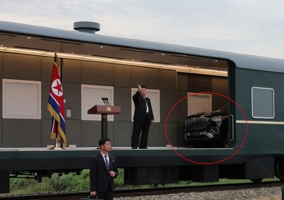 수해현장에 '2.8억원' 신형 마이바흐 끌고 등장한 김정은, 北 건재 과시