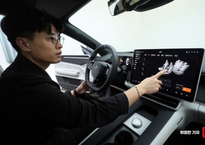 [포토] '폴스타4'의 대형 디스플레이 제어판