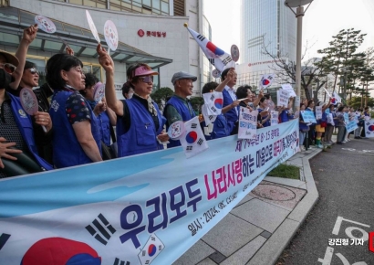 [포토] 태극기 게양 캠페인 펼치는 바르게살기운동송파구협의회