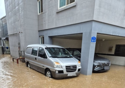 물폭탄 쏟아진 충남권, 119신고 300건...범람·침수 고립 잇따라