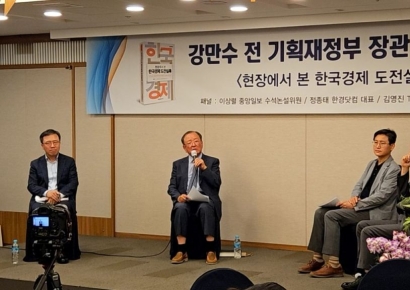 강만수 전 장관 “달러 마음대로 찍는 美경제와 韓은 달라"