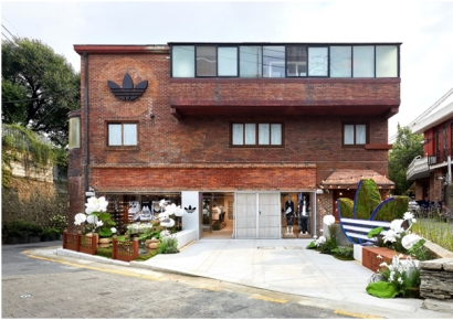 '품절템 운동화 가득'…아디다스, 북촌에 신발 전용 매장 오픈