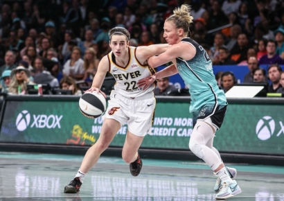 생리대 회사가 프로축구 후원? '여성 스포츠' 시장 커진다