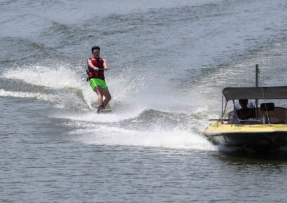 [포토] 웨이크보드 타고 날리는 더위