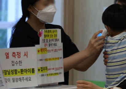 대통령실 "코로나19 이달말까지 유행 지속…치료제 추가 확보"