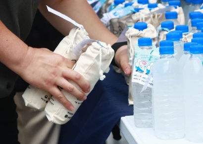 더위에 생수병 '꽁꽁' 얼려 다녔는데…잘못하다간 대량 미세플라스틱 섭취