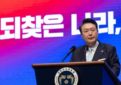 광복절 경축식에 취임식 넥타이 맨 尹…'자유·통일'에 방점 