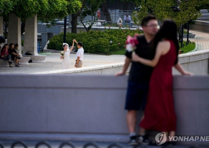 "결혼은 쉽게 이혼은 어렵게"…저출산에 법 바꾸는 중국