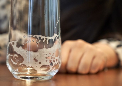 자리 비운 여성 술잔에 몰래 흰색가루…시민 신고로 잡고보니 마약