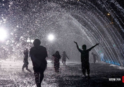 [포토] '열대야 식히는 물줄기'
