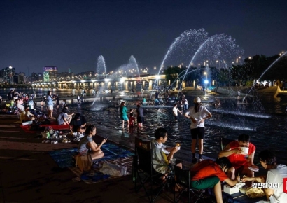 [포토] 역대급 열대야에 잠 못 든 시민들