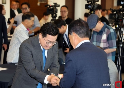 [포토] 관훈토론회 참석한 박찬대 민주당 원내대표