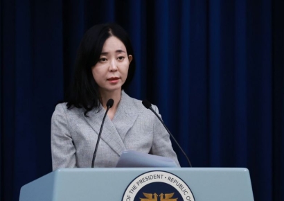 尹, '25만원법'·'노란봉투법' 재의요구안 재가…"현실 개탄스러워"