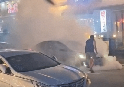 "소화기 쏴도 소용 없었다"…용인 테슬라 화재 목격담 보니