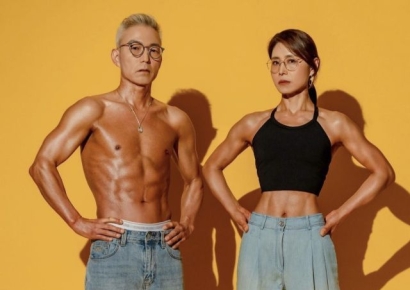 '60대가 이정도'…외신이 주목한 '식스팩' 한국 중년 부부