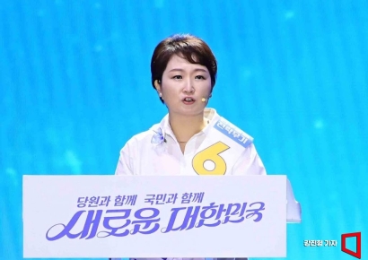 '친문 저격수'였던 이언주 "은퇴한 文 괴롭히는 것 맞지 않아"