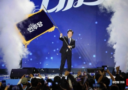 [포토] 이재명, 민주당 대표 선출 'DJ 이후 첫 연임'