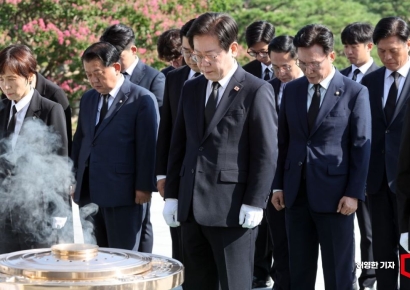 [포토]현충원 참배하는 이재명 대표와 최고위원