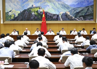 다급해진 中…리창 총리 "경제 회복에 더 노력하라"