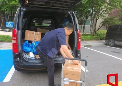 [르포]폭염 속 40㎏ 들고 뛴다…가전 업계는 호황, 설치 기사는 고통