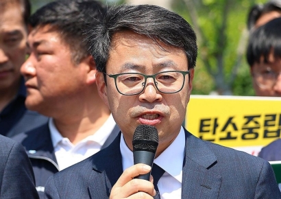 "2033년까지 단계적 연장"…박홍배 의원 '정년 65세' 법안 발의