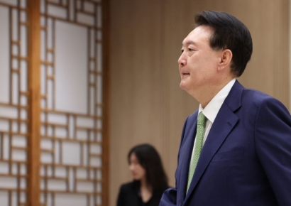 대통령실, 이재명 축하난 진실 공방에 "소모적인 논쟁"