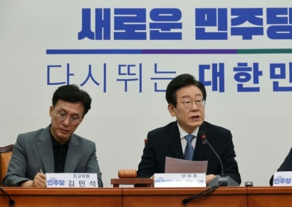 [포토] 이재명, 윤 '반국가세력' 발언에 "거울 선물하고파"