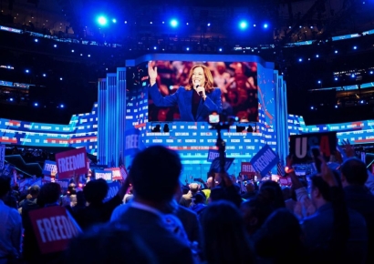 "대선 후보, 영광" 美해리스, 밀워키 유세 중 DNC 영상연결 