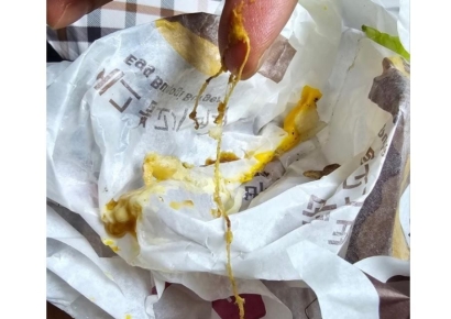 치킨너겟 체모 이어 또…"맥도날드 불고기 버거에서 10㎝ 실 나왔다"