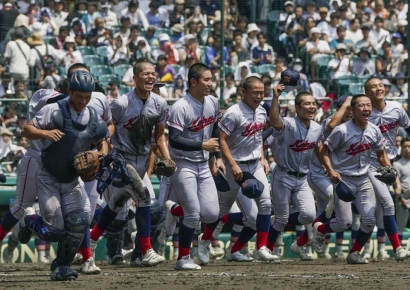 '동해바다' 교가 일본 전국에 생중계…한국계 고교, 고시엔 결승갔다