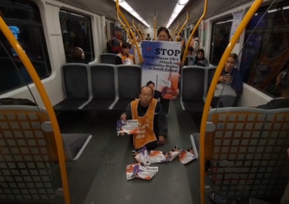 노르웨이 지하철에 오세훈 사진 뿌린 전장연…베를린·파리까지 간다