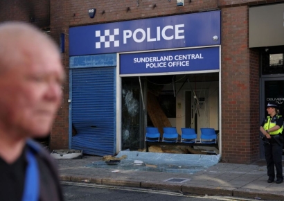 "반년간 1만4000명 이상 추방한다"…불법이주민 본국으로 보내는 英