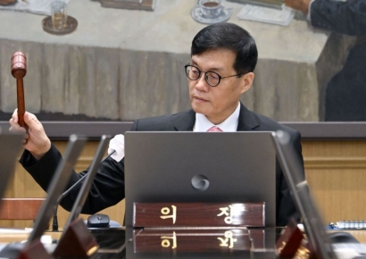 한은 기준금리 3.50% 동결, 경제성장률 전망치 하향(상보)